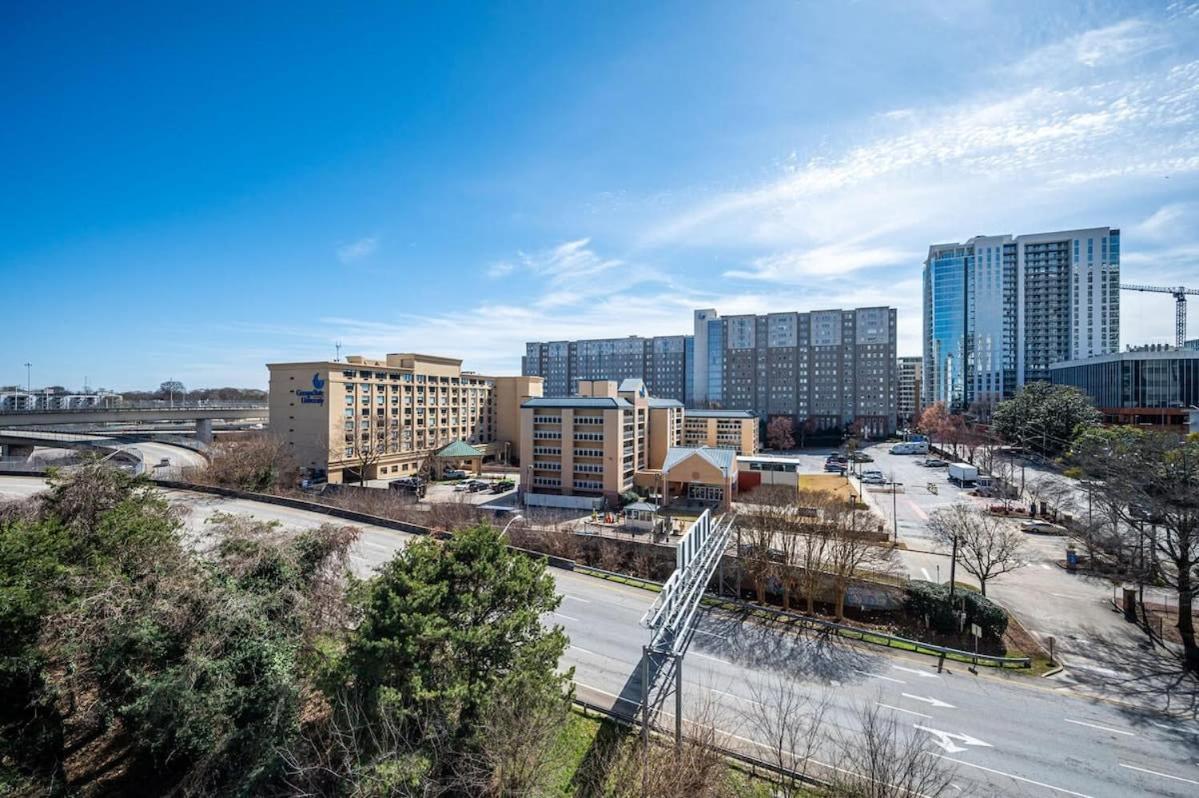 Casa de Férias Downtown Atlanta! Onsite Parking! 24 Concierge Lm908 *